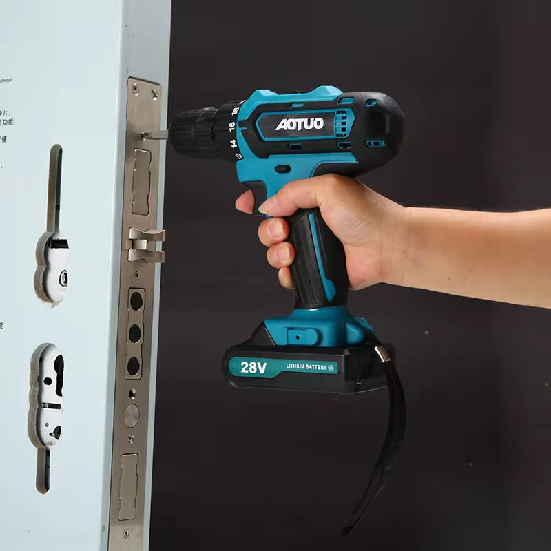 TRUSĂ BORMAȘINĂ CU AUTOFILETANTĂ ȘI PERCUȚIE • 36V • 2 ACUMULATORI • 30 ACCESORII